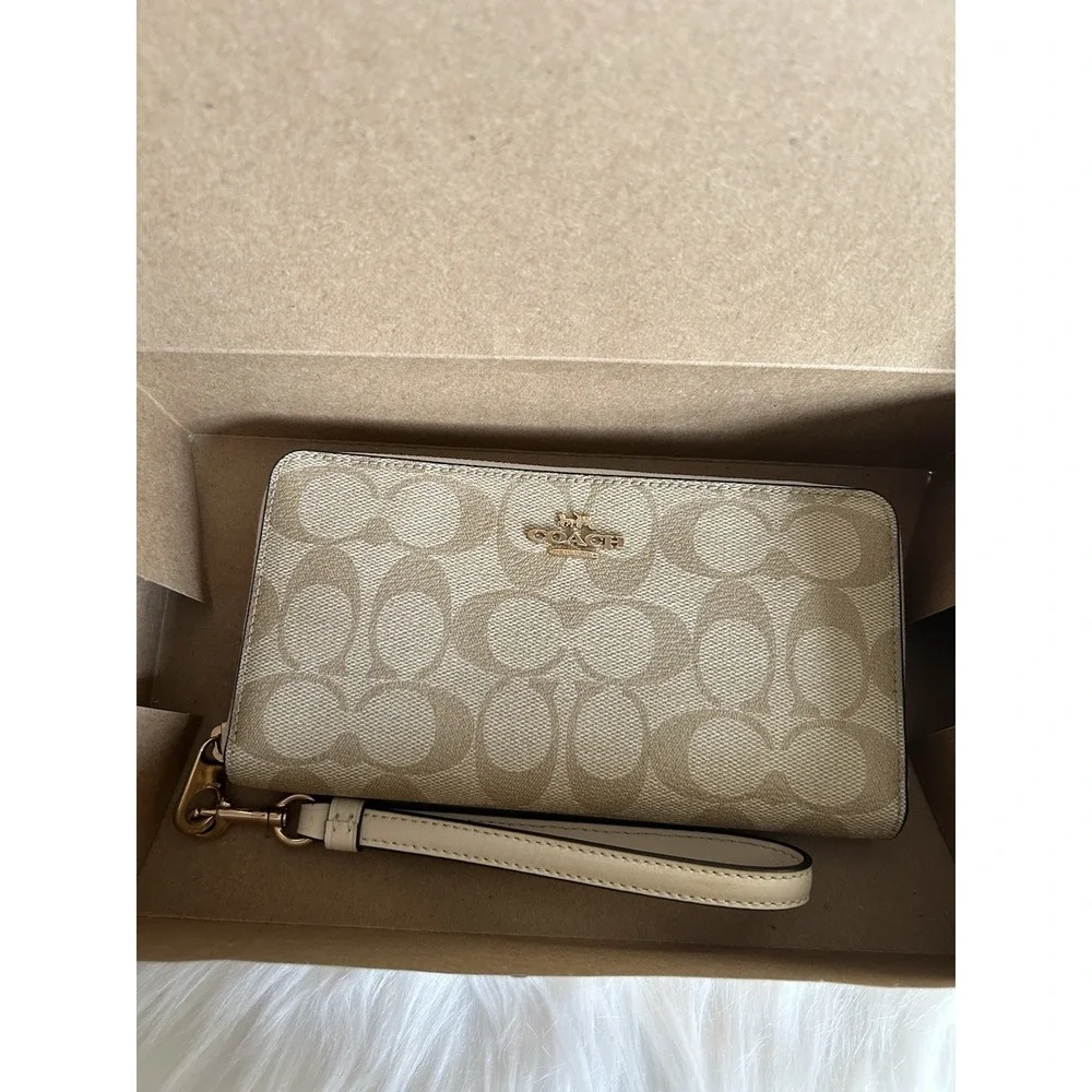 Coach Accordion‎ Zip Wallet Light Khaki Chalk Canvas Leather Wristlet Excellent